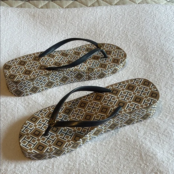 Tory Burch Navy and Brown geometric pattern wedge Flip Flops sandals - Picture 5 of 10